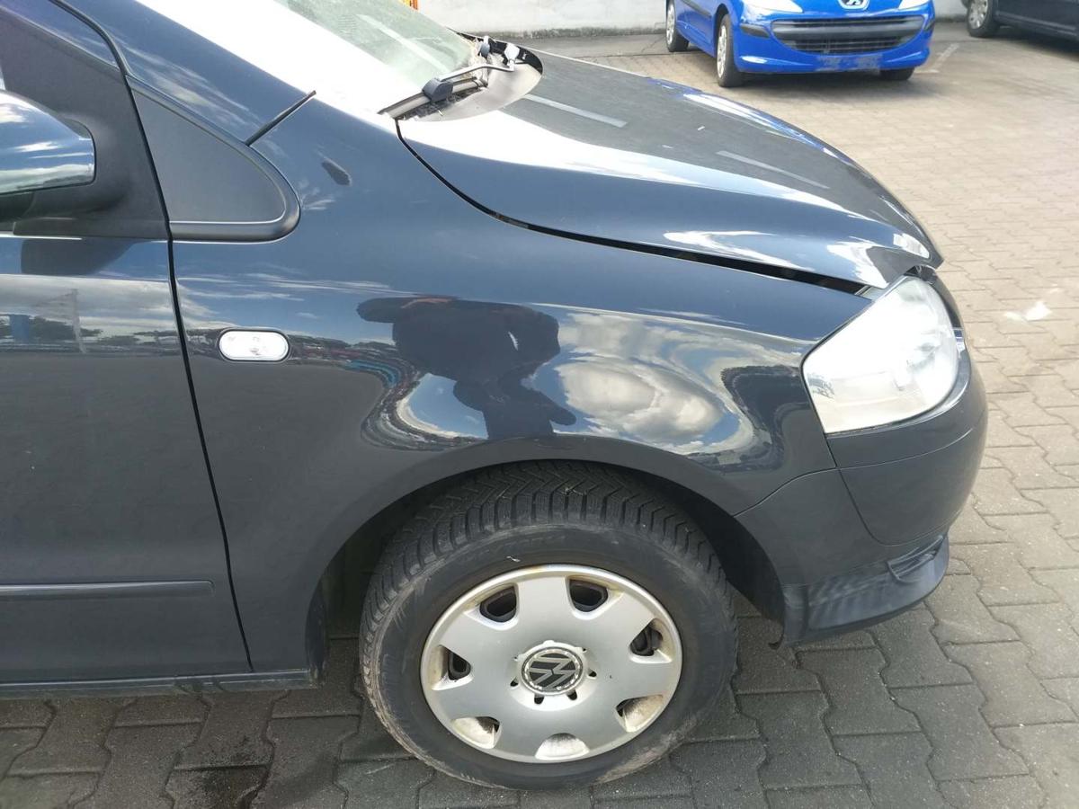 VW Fox original Kotflügel vorn rechts LI7F Uranograu Bj.2010